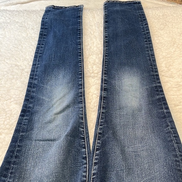 Aeropostale Skinny Leg Jeans in Size 2. EUC. Slightly distressed. - Picture 4 of 6